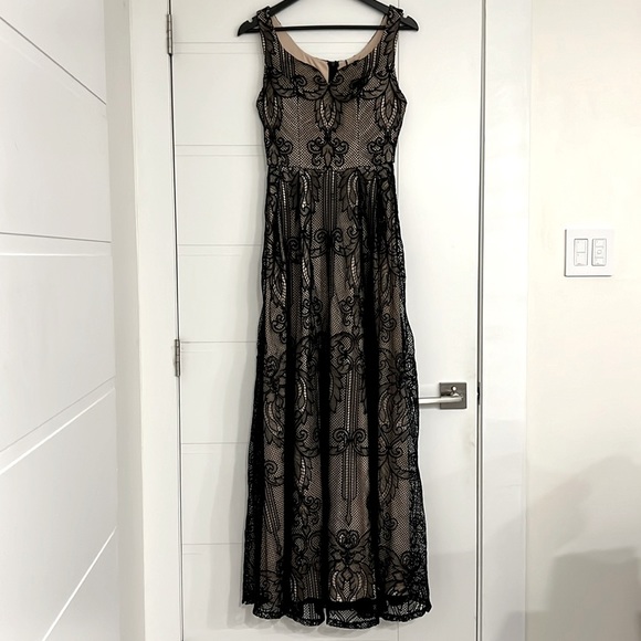 Beautiful full lace gown LuXE S - Picture 1 of 5